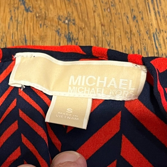 ❤️ MICHAEL MICHAEL KORS – Tie-Front Chevron Blouse – Size S - Picture 3 of 10